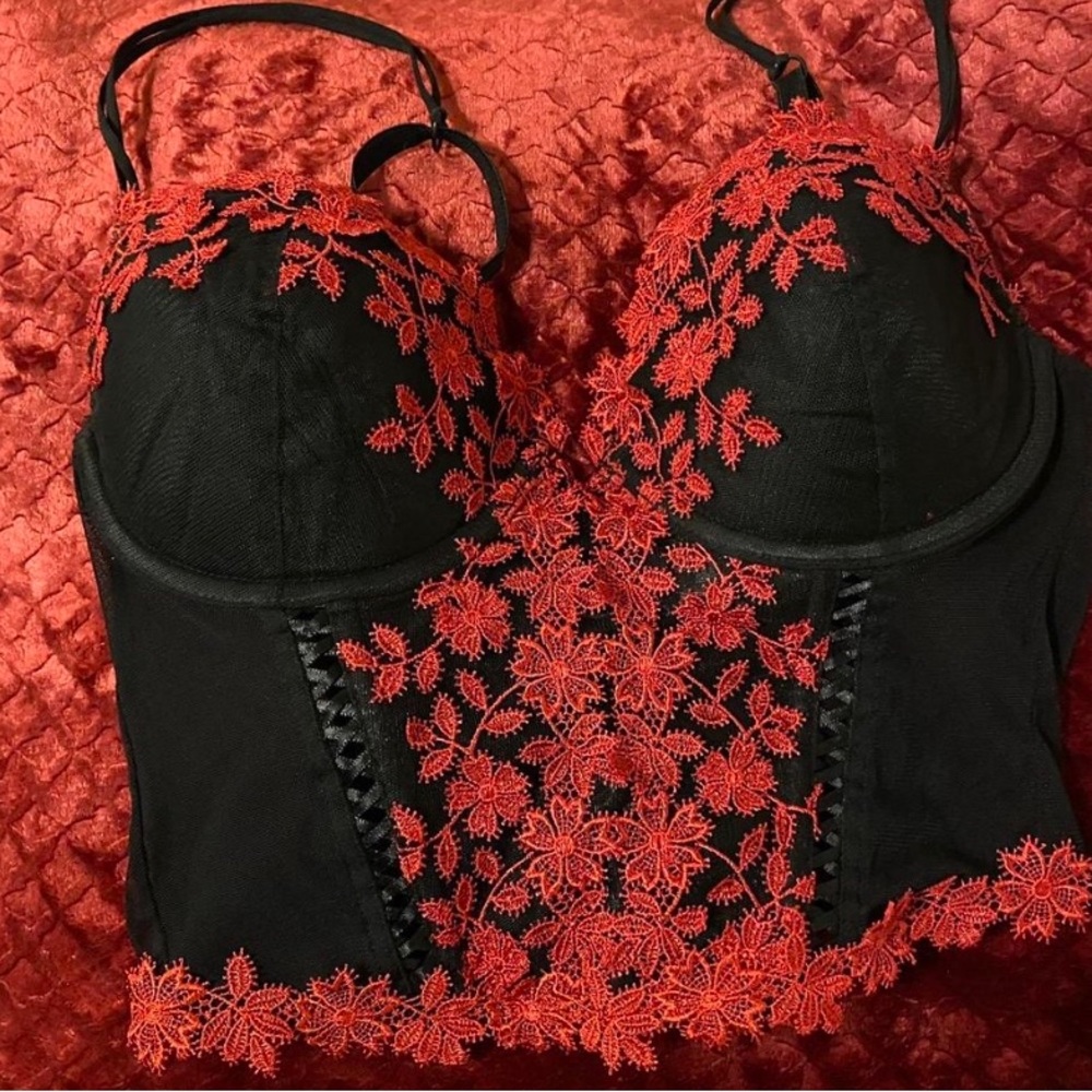 Black and red cropped bustier 34C